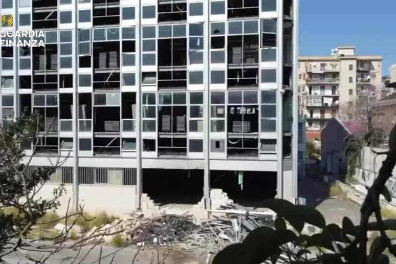 Smaltimento amianto, sequestrato edificio a Palermo
