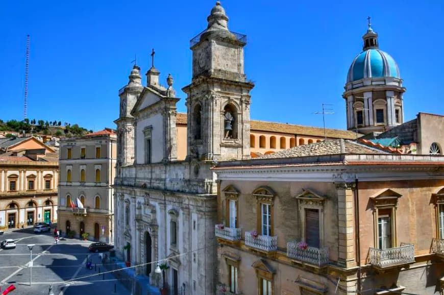 Caltanisetta, rapina in una tabaccheria del centro