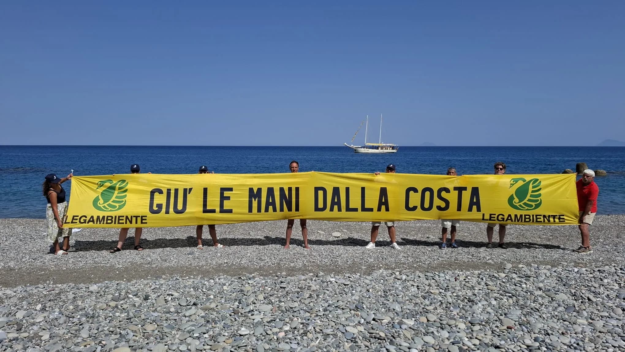“Giù le mani dalla costa”, Goletta Verde arriva in Sicilia: oggi la tappa a Capo D’Orlando (Me)