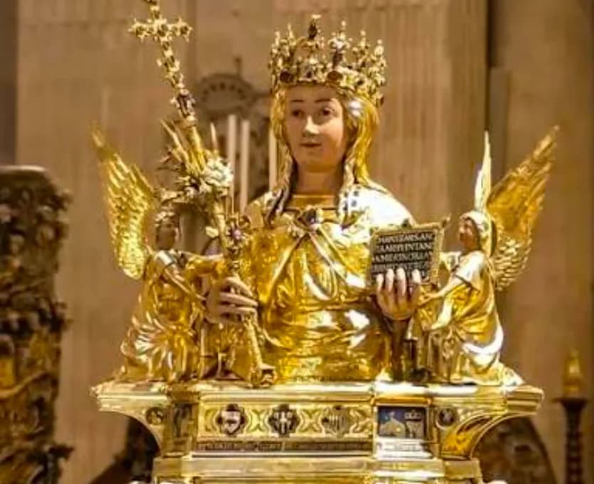 Centinaia di devoti e turisti per l’ostensione delle reliquie di Sant’Agata