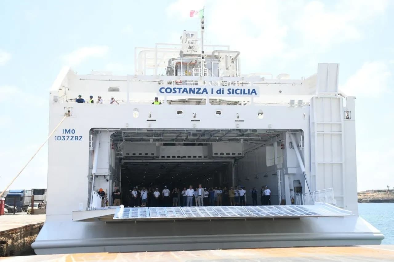 Collegamenti isole minori, da lunedì scattano i rincari: intanto oggi si vara il Costanza I, la nave della Regione