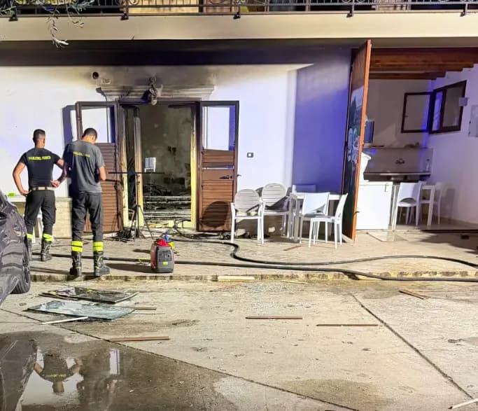 Calabria: esplosione in un B&B, ferita intera famiglia di turisti