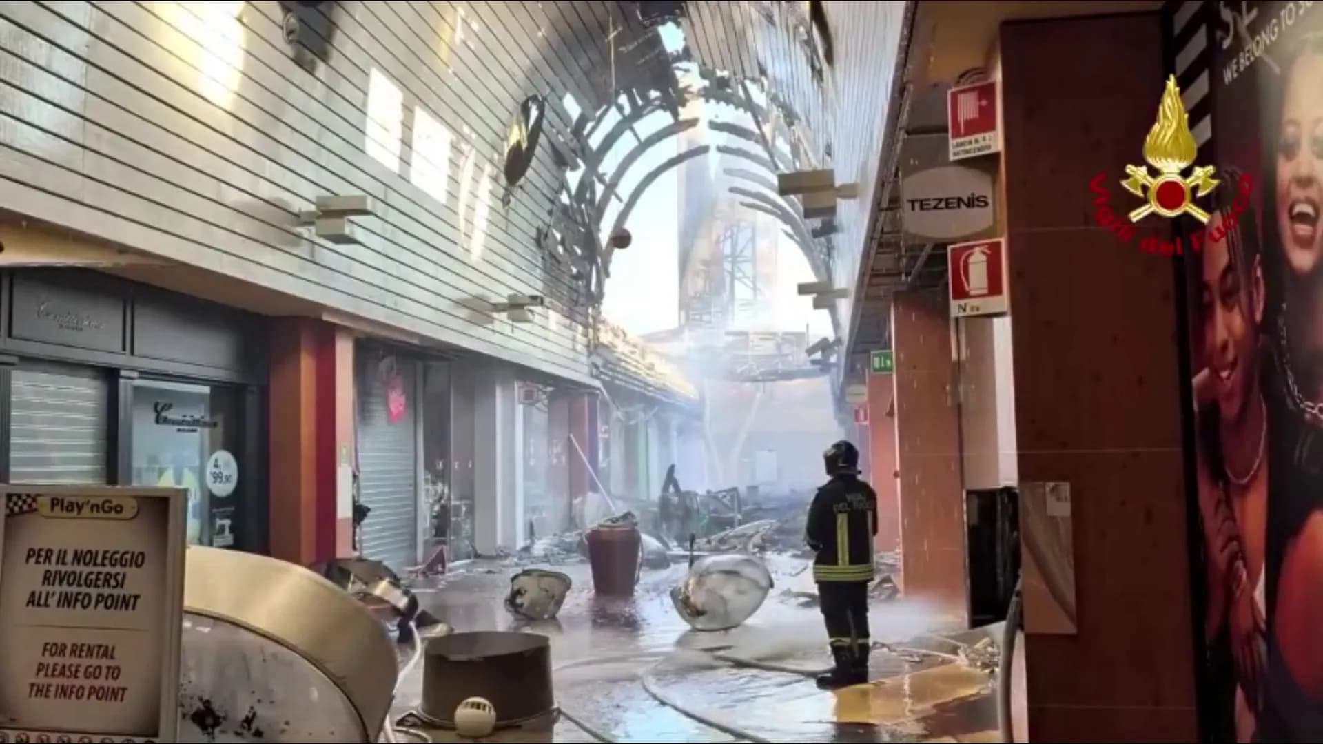Incendio al Conca d’oro, il progettista: “danni ingenti al tetto e alla galleria”