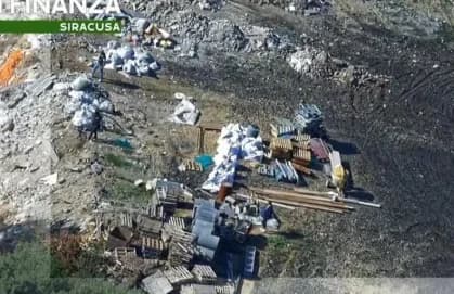 Oltre 6.500 metri quadrati di terreno adibito a discarica abusiva, sequestro a Francofonte