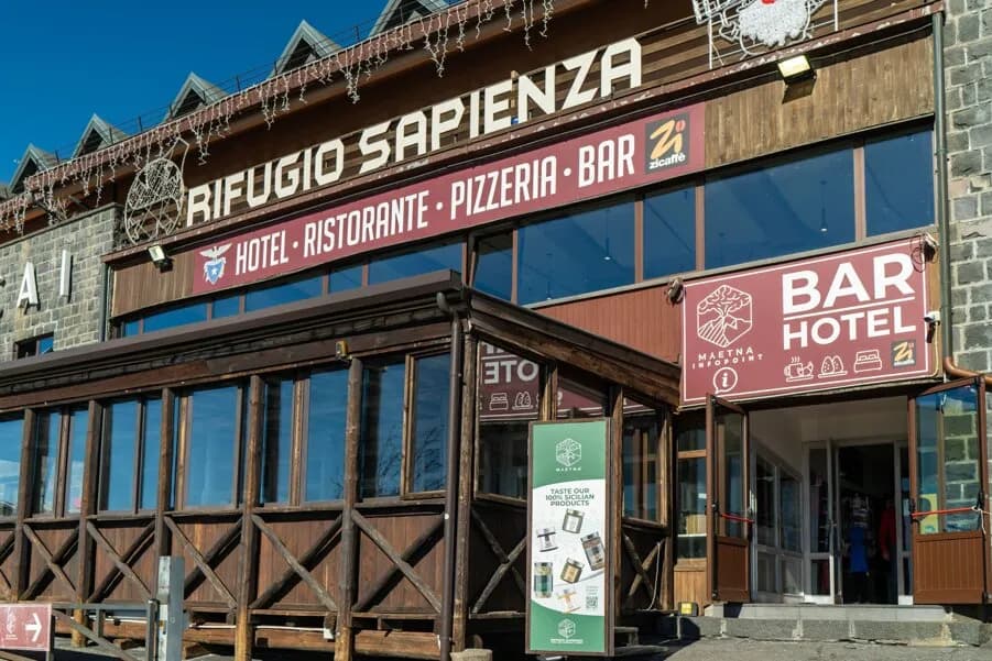 Sospetta presenza di monossido di carbonio, sgomberato Rifugio Sapienza