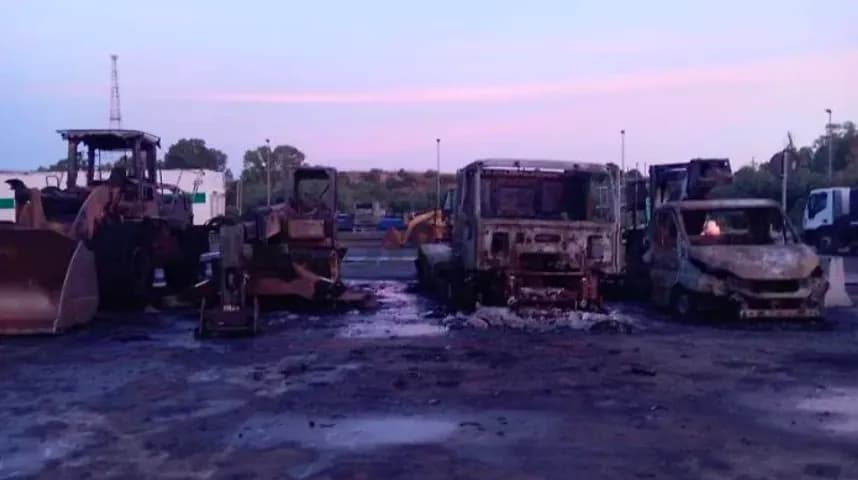 Catania: incendio alla Sicula Trasporti, distrutti alcuni mezzi