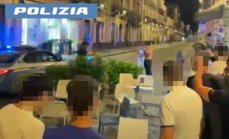 Acireale, ride punitivo verso due egiziani per motivi sentimentali: misure cautelari per 15 giovani