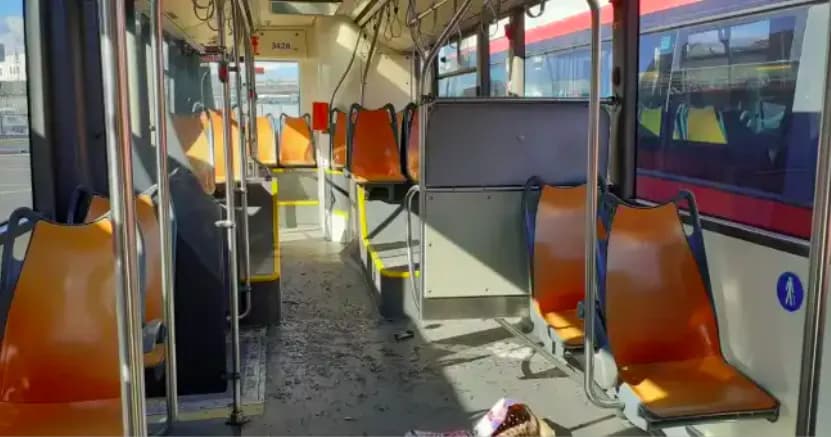 Catania: oggetto pesante lanciato da un cavalcavia contro un autobus