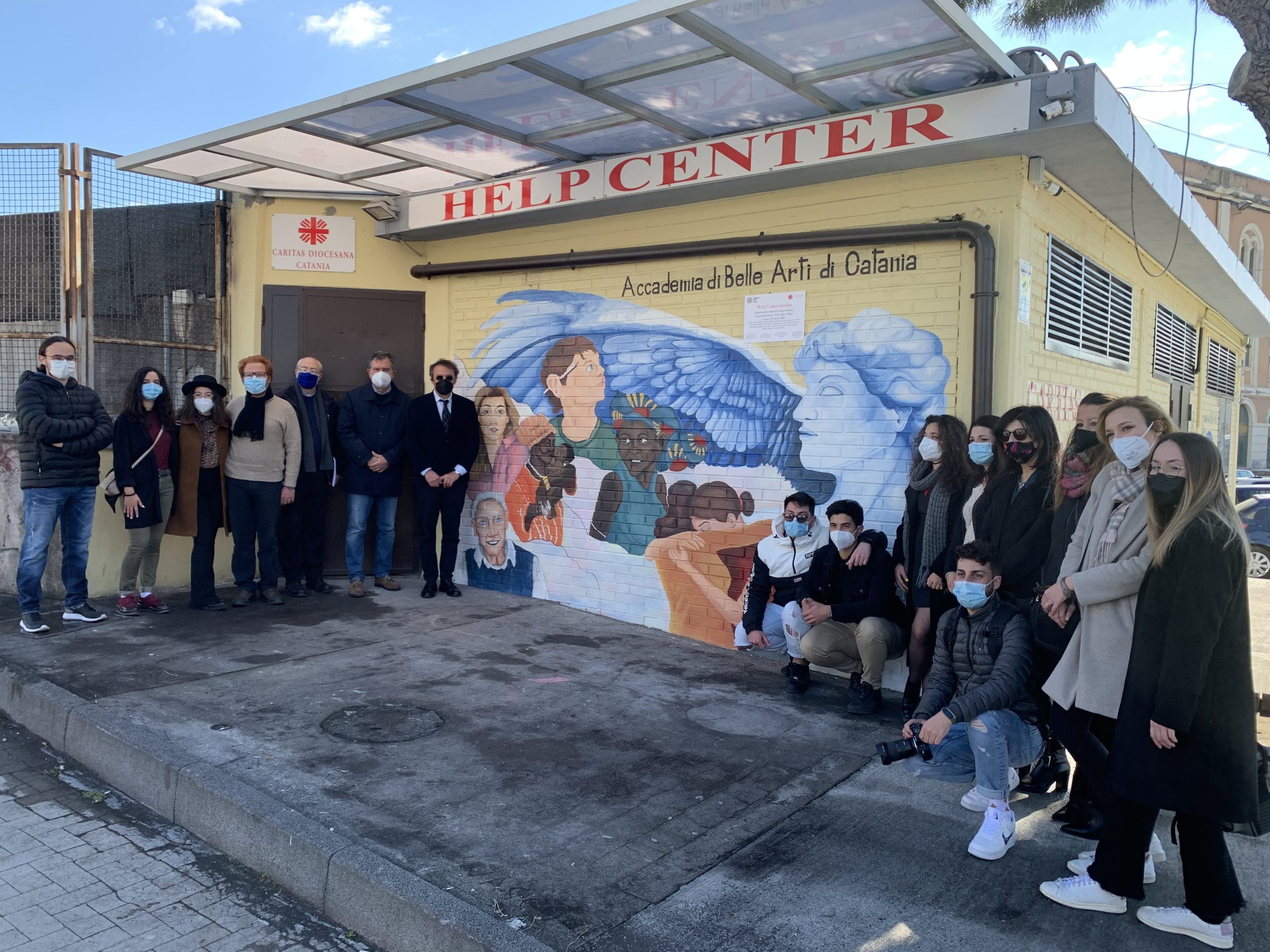  All’Help Center di Catania i murales della fratellanza