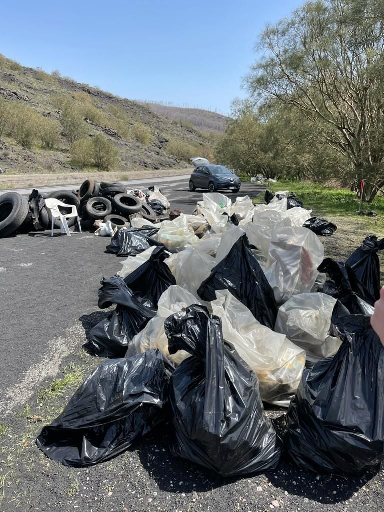  Etna, il patrimonio Unesco trasformato in discarica