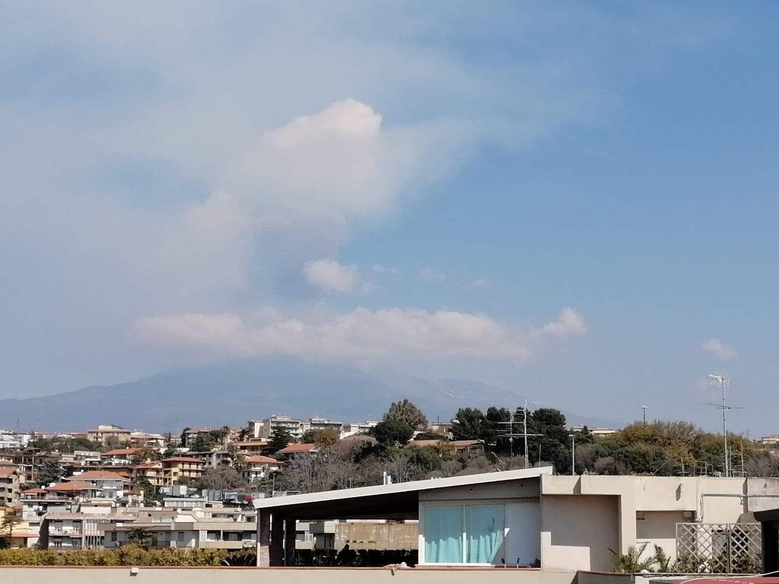  Etna in eruzione, spazio aereo chiuso