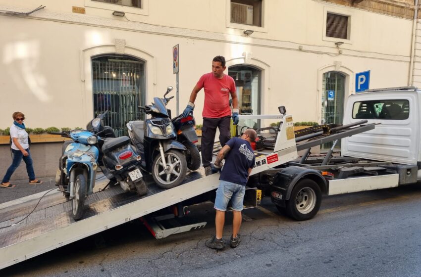  Catania, auto abbandonate: il Comune ha iniziato a rimuoverle