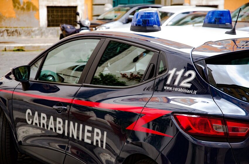  Catania: Figlia salva la madre da coltellate del padre e chiama i carabinieri