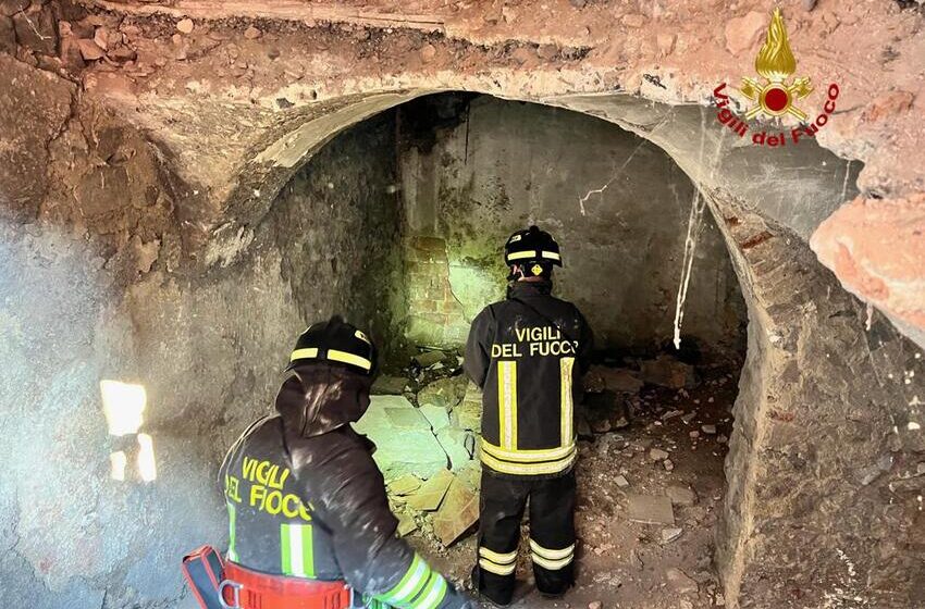  Via Merlo, crollo del solaio in un vecchio edificio. Coinvolta una donna, soccorsa dai vicini