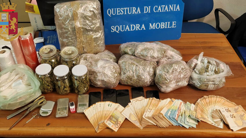  Buste di marijuana scoperte in garage di Picanello: un arresto