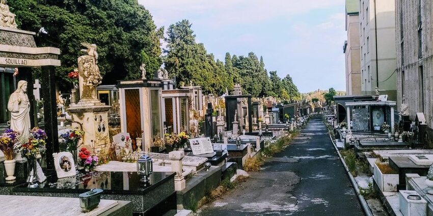  Lapidi divelte e cappelle trafugate nel cimitero di Catania. Anastasi: “Intervenga il Prefetto”