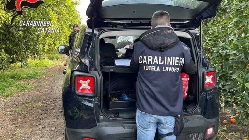  Fermato dai carabinieri finge di mangiare le patatine, erano dosi di cocaina