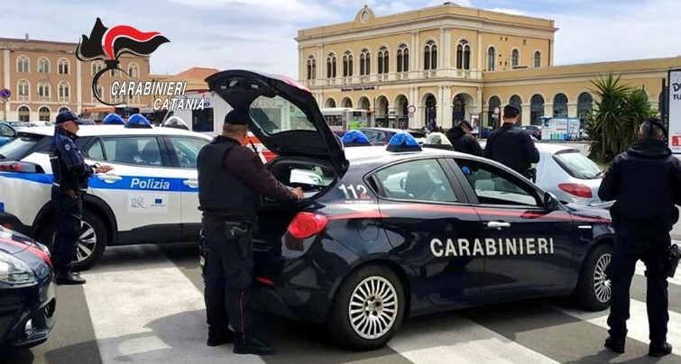  Fine settimana di controlli a Catania: polizia passa al setaccio la città