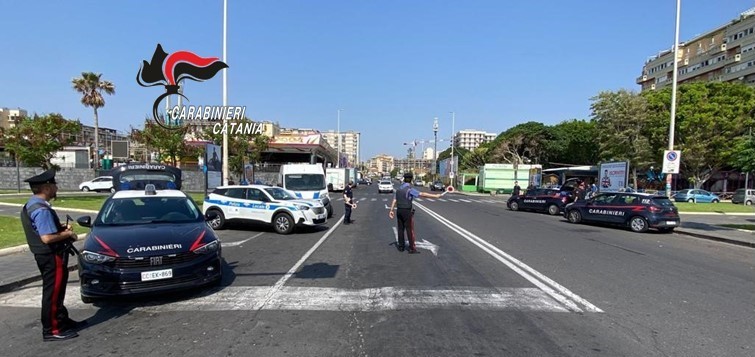  Abusivismo, a Catania 7 paninari e un venditore ambulante denunciati