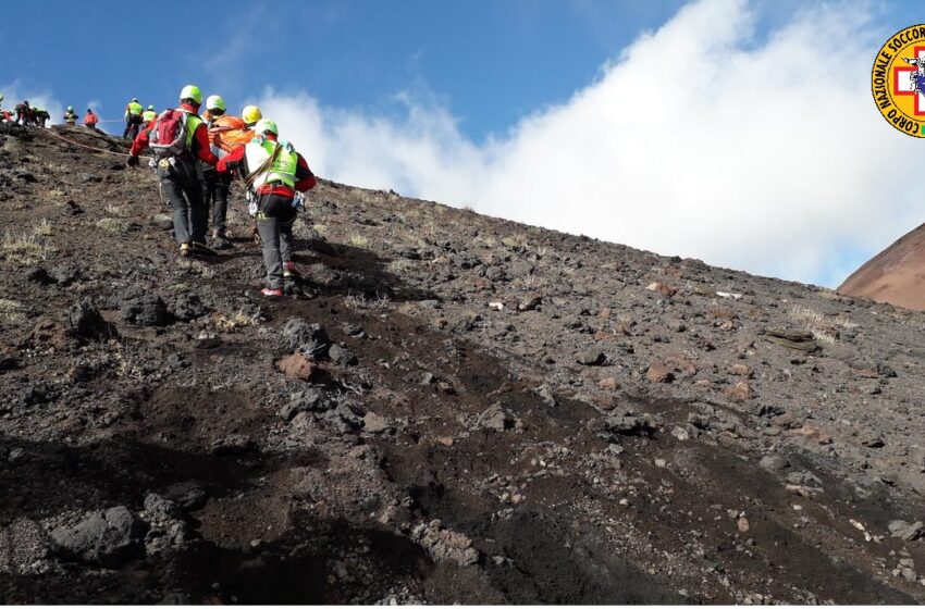  Etna, cade dentro cratere: soccorso turista americano