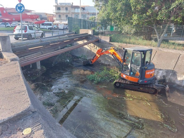  Ambiente, tra volontari e manutenzione: interventi di pulizia a Catania