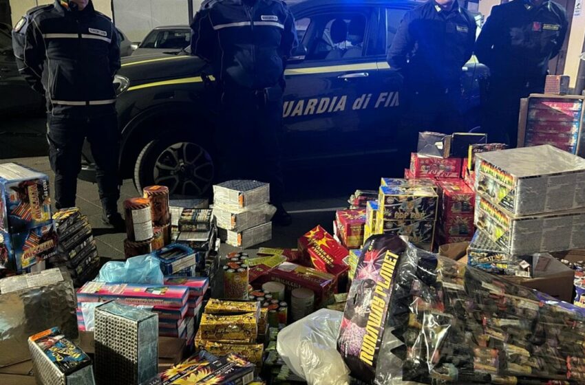  Catania, maxi sequestro di fuochi d’artificio illegali