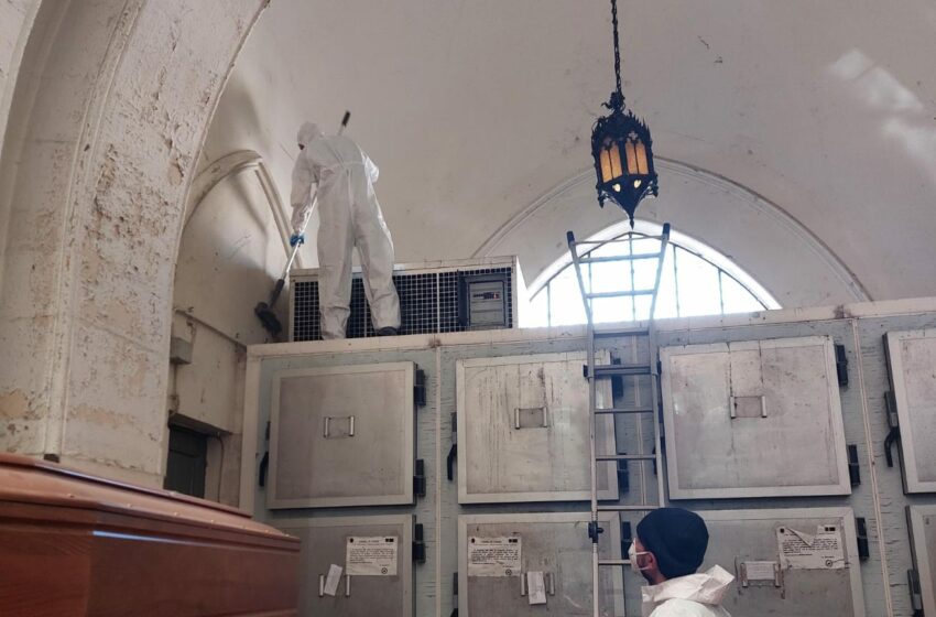  Catania, avviati i lavori di pulizia straordinaria del cimitero