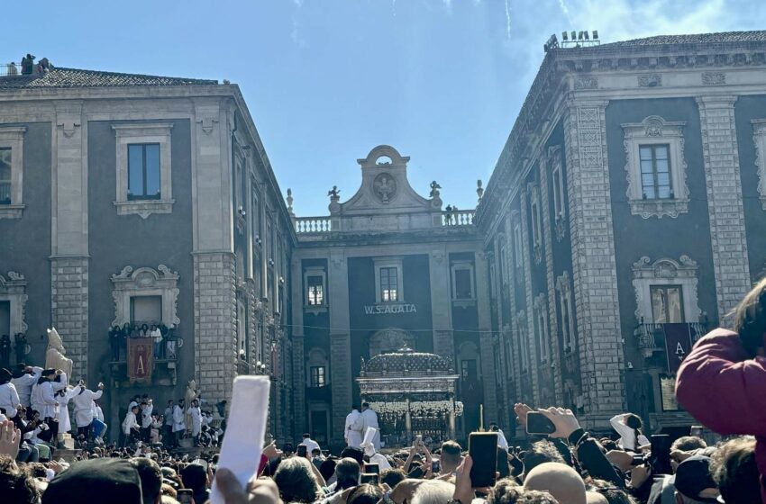  Una Festa all’insegna dell’ordine e della compostezza: a mezzogiorno il rientro di S. Agata in Cattedrale