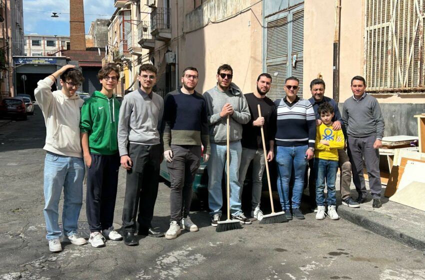  “Catania che pulisce”: eliminati i rifiuti di fronte la scuola Tempesta