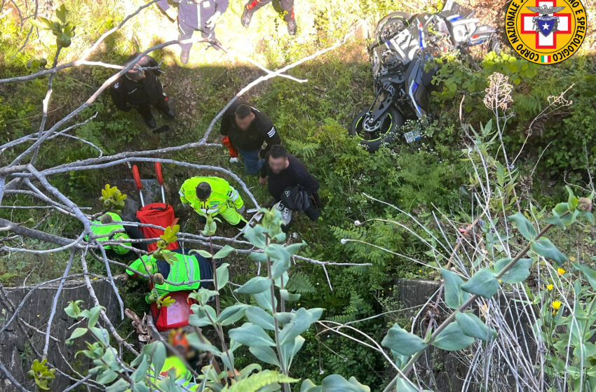  Etna, motociclista precipita in un burrone: le operazioni di soccorso