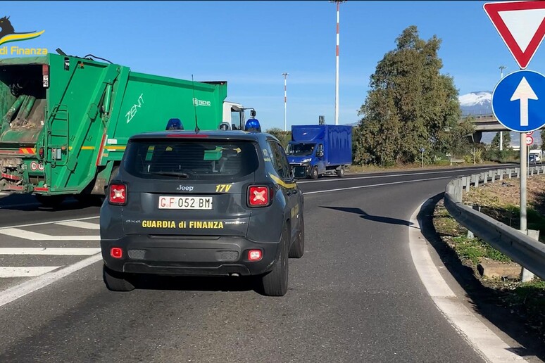  Catania, traffico illecito di rifiuti: 7 indagati