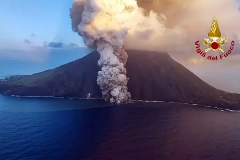  La fiction dopo il rogo, Schifani: “Per Stromboli, oltre al danno, pure la beffa”